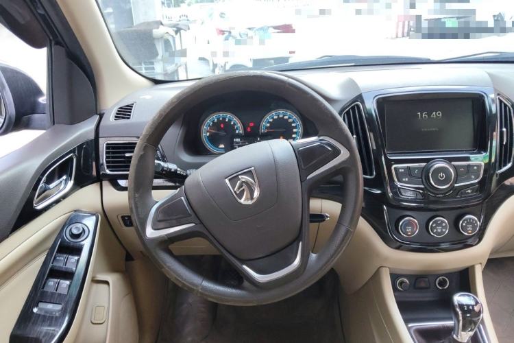 Used Baojun 730 2014 1.5L manual Comfort version 7 seats Steering Wheel