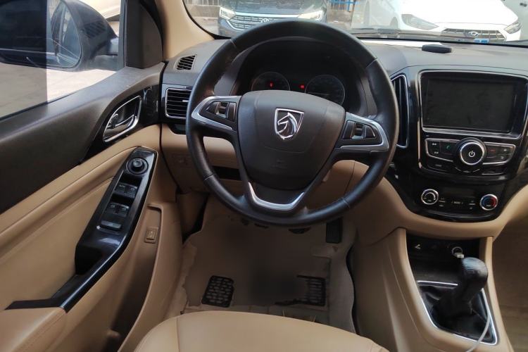 Used Baojun 730 2014 1.5L manual luxury trim 7 seats Steering Wheel