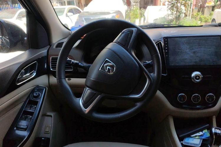 Used Baojun 730 2014 1.5L manual Comfort version 7 seats Steering Wheel