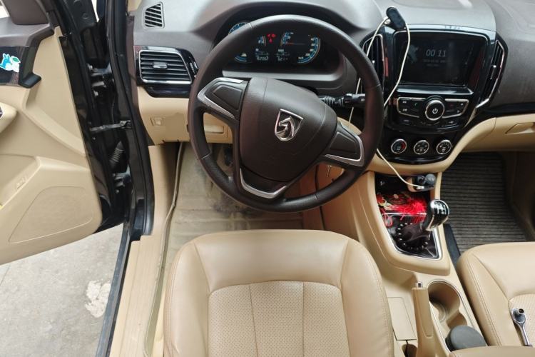Used Baojun 730 2014 1.5L manual Comfort version 7 seats Steering Wheel