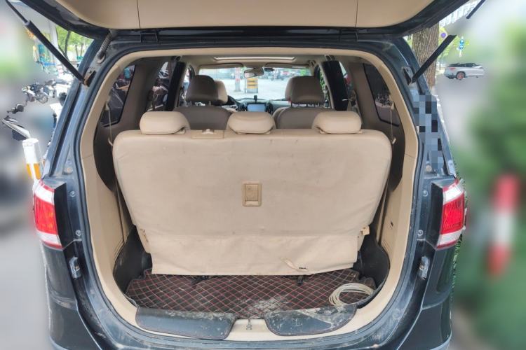 Used Baojun 730 2014 1.5L manual luxury trim 7 seats Trunk