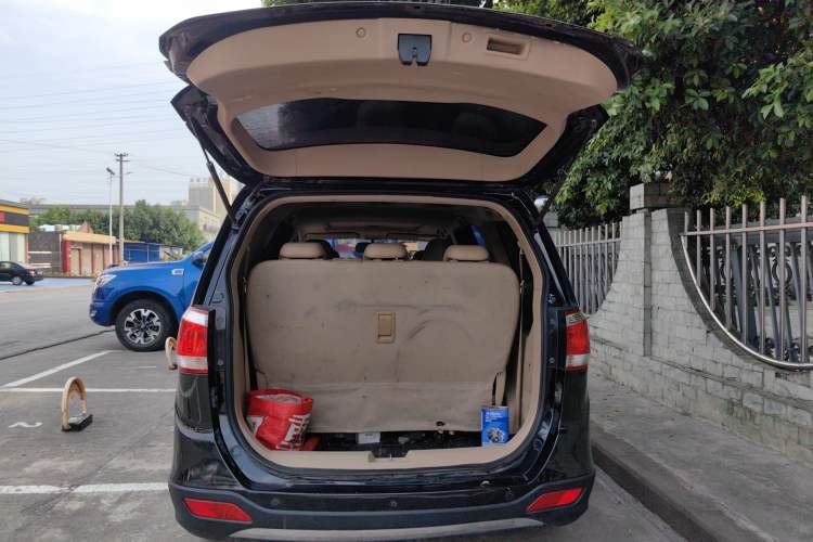 Used Baojun 730 2014 1.5L Manual Luxury Navigation ESP Version 7 Seats Trunk