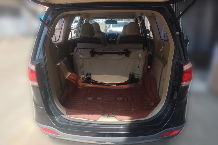 Used Baojun 730 2014 1.5L manual Comfort ESP version 7 seats Trunk