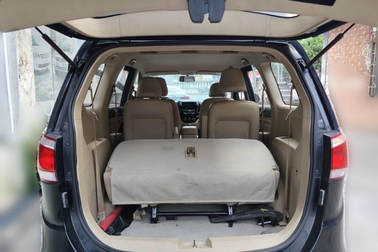 Used Baojun 730 2014 1.5L manual Comfort version 7 seats Trunk