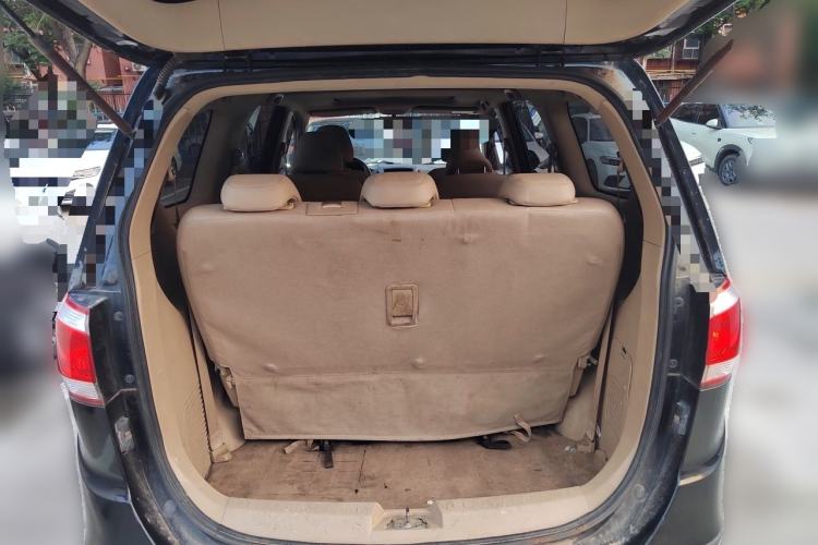 Used Baojun 730 2014 1.5L manual luxury trim 7 seats Trunk