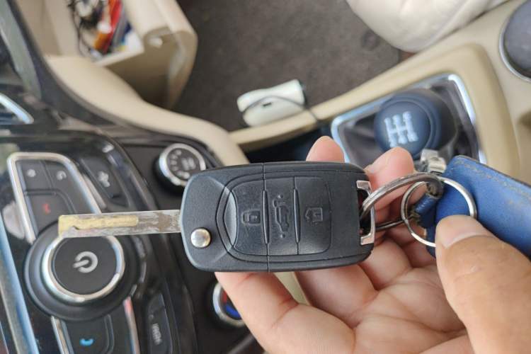 Used Baojun 730 2014 1.5L manual Comfort version 7 seats Vehicle Key