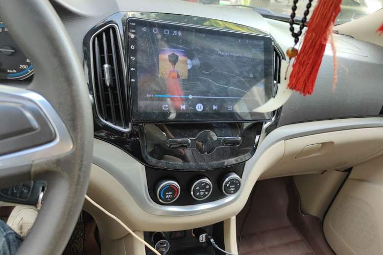 Used Baojun 730 2014 1.5L manual standard trim 7 seats Audio And AC Panel