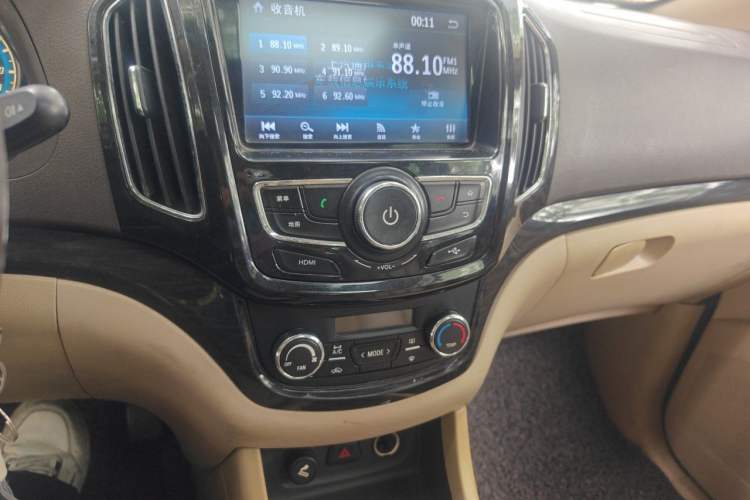 Used Baojun 730 2014 1.5L Manual Luxury Navigation ESP Version 7 Seats Audio And AC Panel