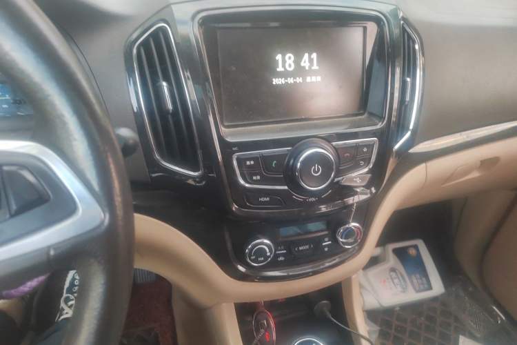 Used Baojun 730 2014 1.5L Manual Luxury Navigation ESP Version 7 Seats Audio And AC Panel
