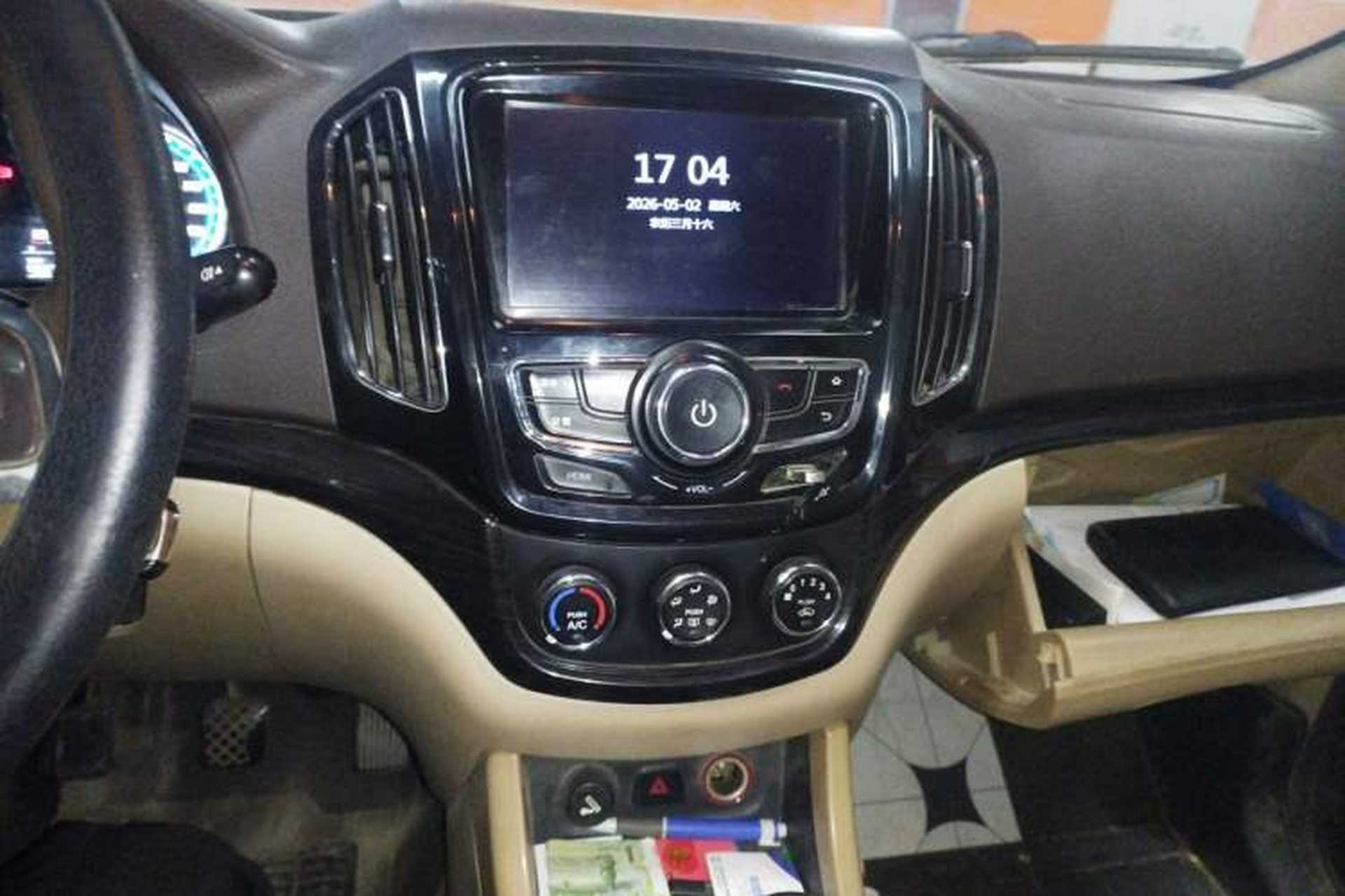 Used Baojun 730 2014 1.5L manual Comfort ESP version 7 seats Audio And AC Panel