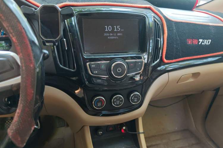 Used Baojun 730 2014 1.5L manual Comfort ESP version 7 seats Audio And AC Panel