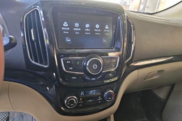Used Baojun 730 2014 1.5L Manual Luxury Navigation ESP Version 7 Seats Audio And AC Panel