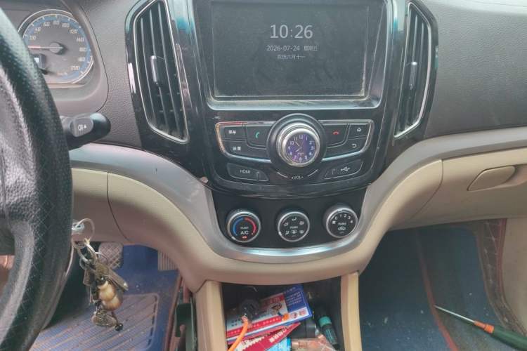 Used Baojun 730 2014 1.5L manual standard trim 7 seats Audio And AC Panel