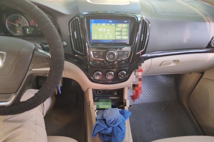Used Baojun 730 2014 1.5L manual Comfort version 7 seats Audio And AC Panel