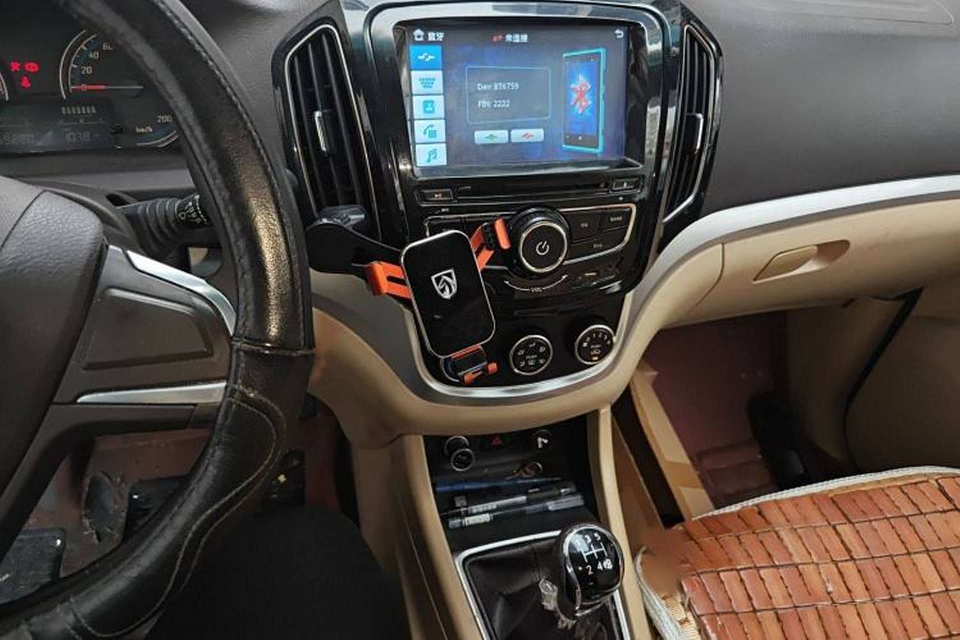 Used Baojun 730 2014 1.5L manual standard trim 7 seats Audio And AC Panel