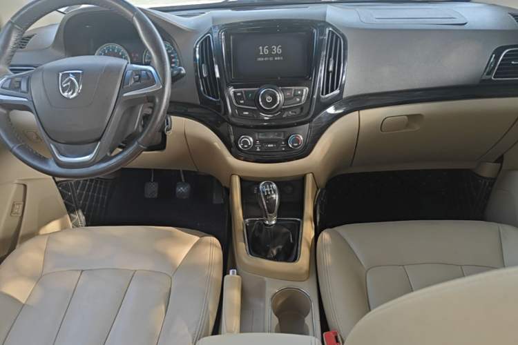 Used Baojun 730 2014 1.5L Manual Luxury Navigation ESP Version 7 Seats Audio And AC Panel