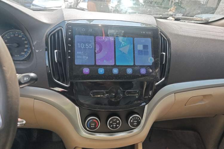 Used Baojun 730 2014 1.5L manual standard trim 7 seats Audio And AC Panel