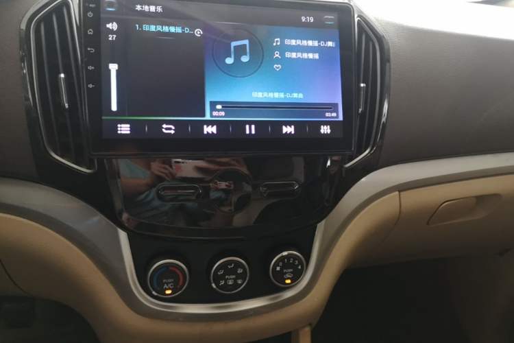 Used Baojun 730 2014 1.5L manual standard trim 7 seats Audio And AC Panel