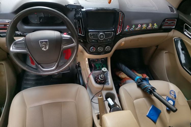 Used Baojun 730 2014 1.5L manual Comfort version 7 seats Center Console