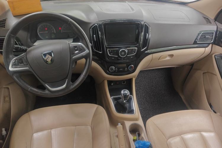 Used Baojun 730 2014 1.5L Manual Luxury Navigation ESP Version 7 Seats Center Console