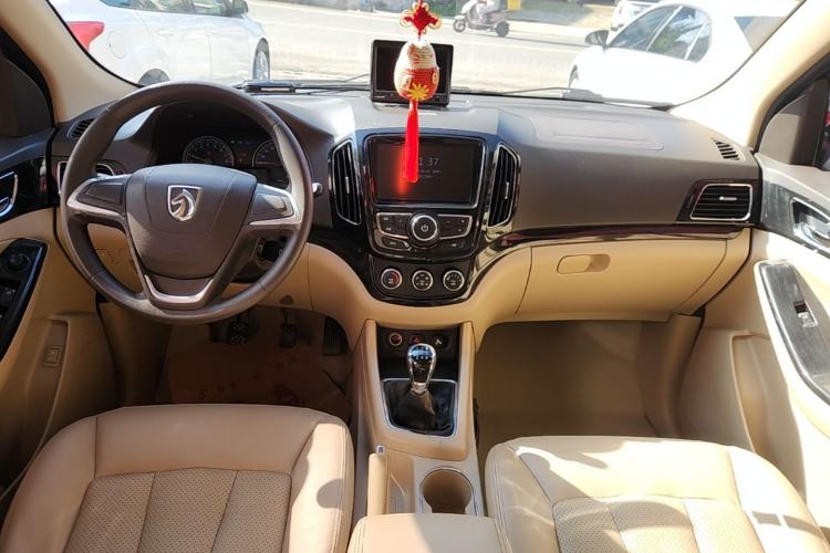 Used Baojun 730 2014 1.5L manual Comfort ESP version 7 seats Center Console