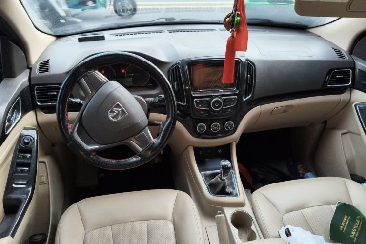 Used Baojun 730 2014 1.5L manual Comfort ESP version 7 seats Center Console