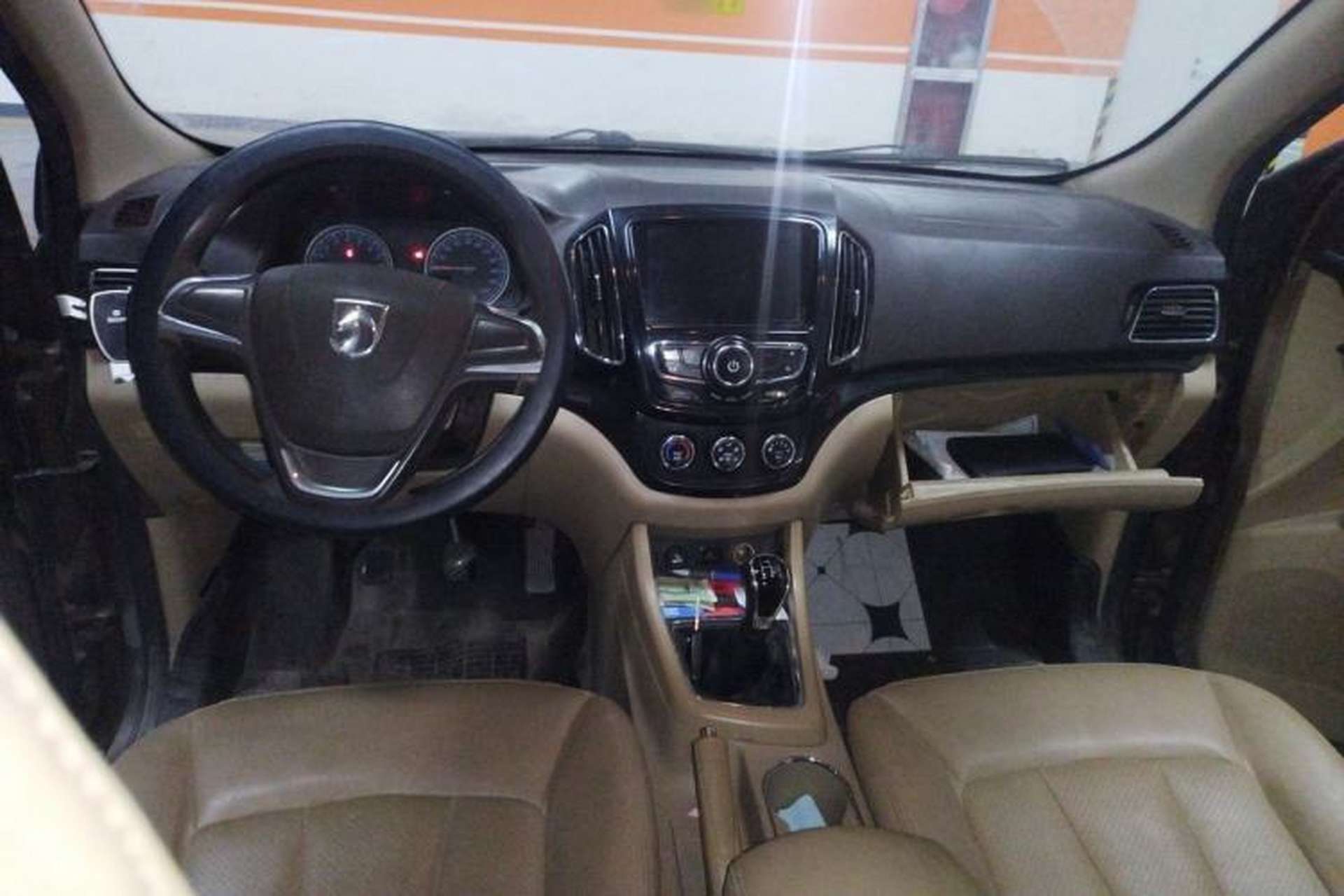 Used Baojun 730 2014 1.5L manual Comfort ESP version 7 seats Center Console