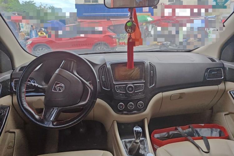 Used Baojun 730 2014 1.5L manual Comfort ESP version 7 seats Center Console