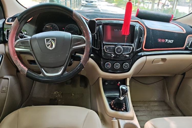 Used Baojun 730 2014 1.5L manual Comfort ESP version 7 seats Center Console