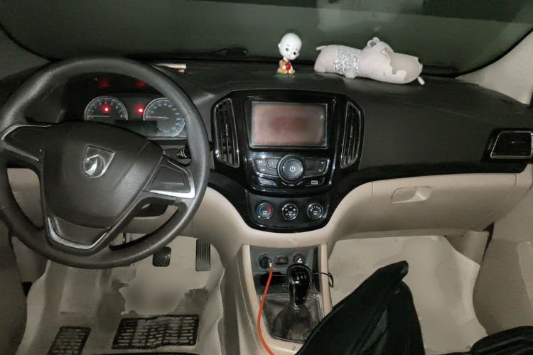 Used Baojun 730 2014 1.5L manual Comfort version 7 seats Center Console