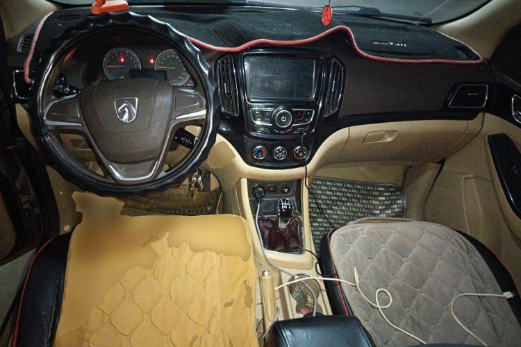 Used Baojun 730 2014 1.5L manual Comfort version 7 seats Center Console