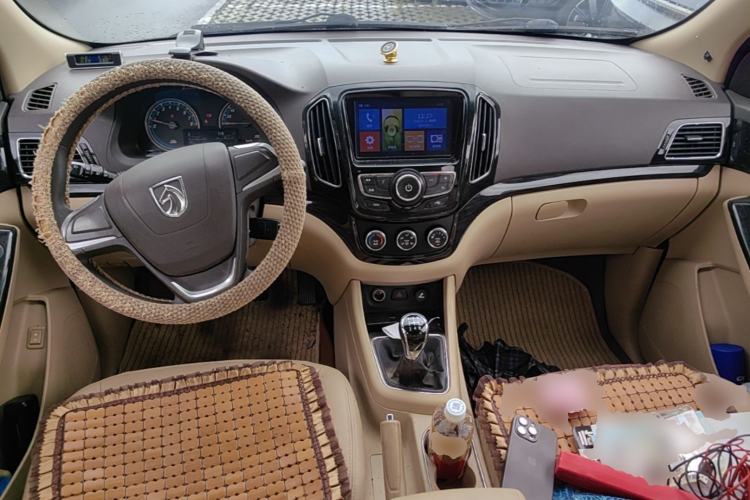Used Baojun 730 2014 1.5L manual Comfort ESP version 7 seats Center Console