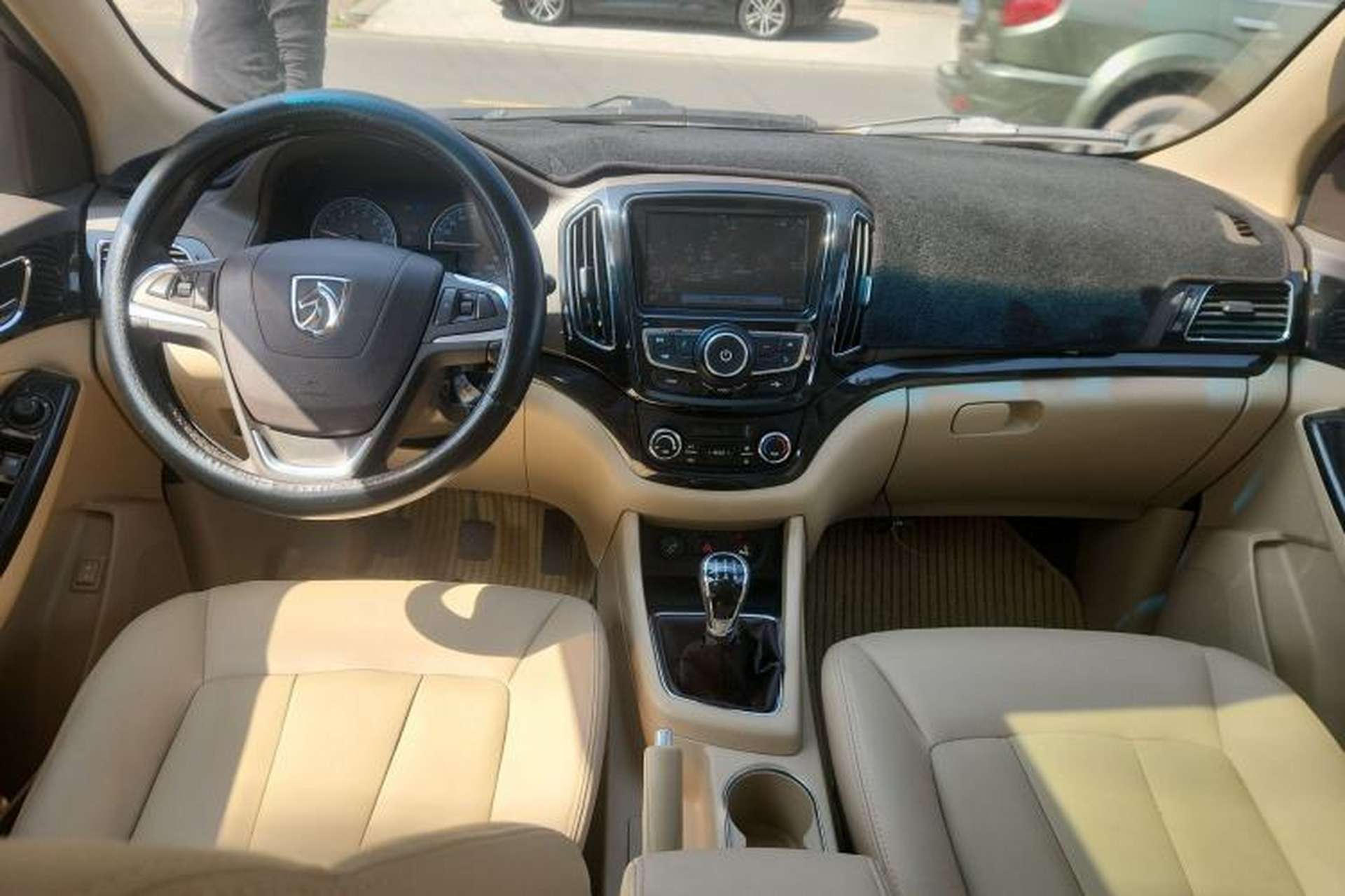 Used Baojun 730 2014 1.5L Manual Luxury Navigation ESP Version 7 Seats Center Console