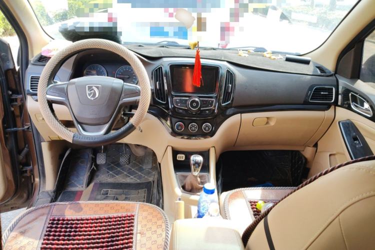 Used Baojun 730 2014 1.5L manual Comfort ESP version 7 seats Center Console