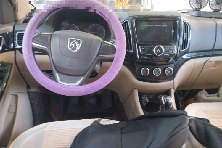 Used Baojun 730 2014 1.5L manual Comfort version 7 seats Center Console