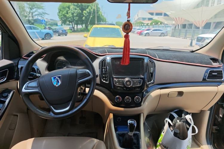 Used Baojun 730 2014 1.5L manual Comfort version 7 seats Center Console