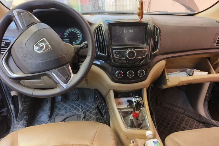 Used Baojun 730 2014 1.5L manual Comfort ESP version 7 seats Center Console