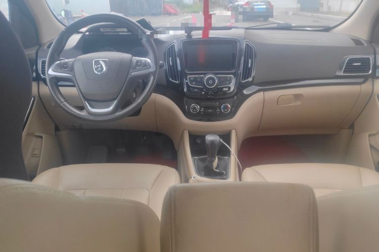 Used Baojun 730 2014 1.5L Manual Luxury Navigation ESP Version 7 Seats Center Console