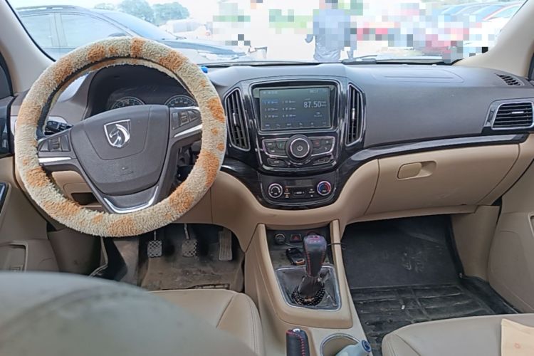 Used Baojun 730 2014 1.5L manual Comfort version 7 seats Center Console