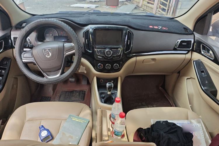 Used Baojun 730 2014 1.5L manual Comfort ESP version 7 seats Center Console