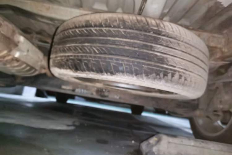 Used Baojun 730 2014 1.5L manual Comfort version 7 seats Chassis Rear
