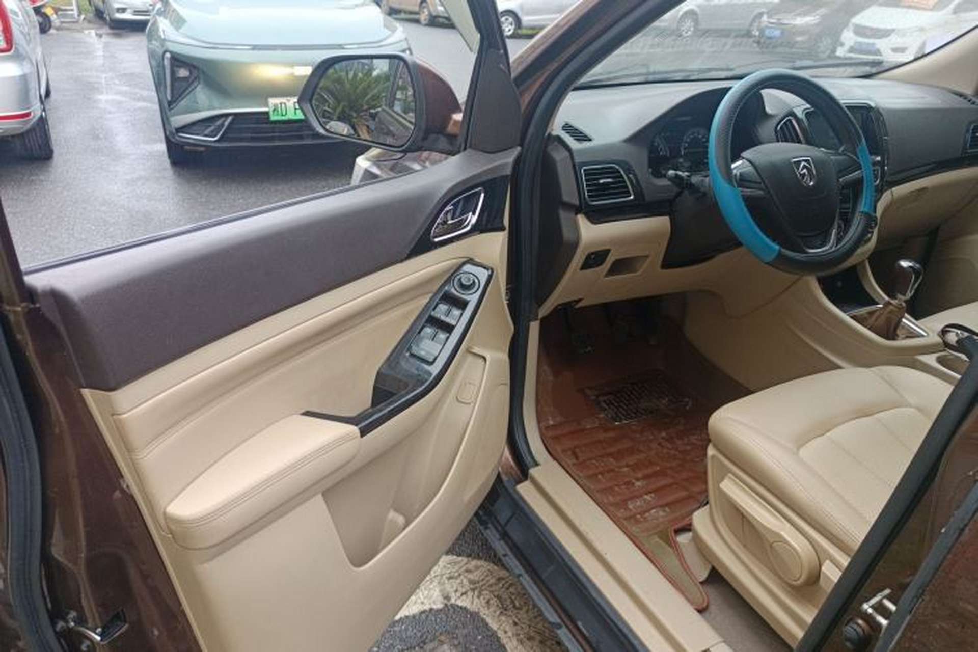 Used Baojun 730 2014 1.5L manual Comfort version 7 seats Driver Seat