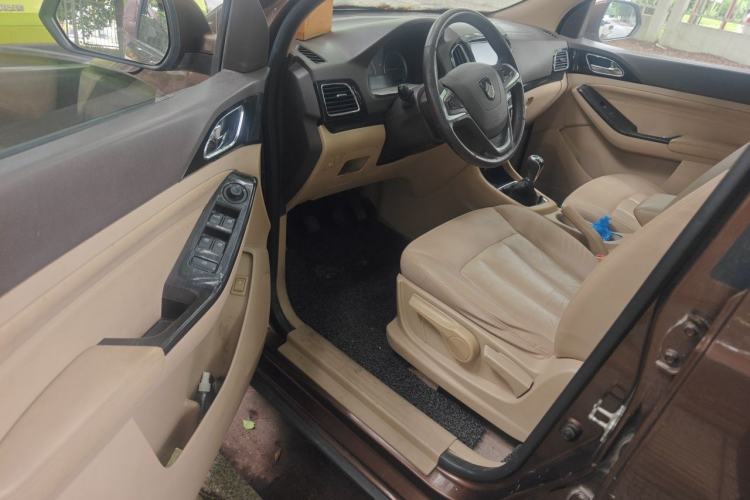 Used Baojun 730 2014 1.5L Manual Luxury Navigation ESP Version 7 Seats Driver Seat