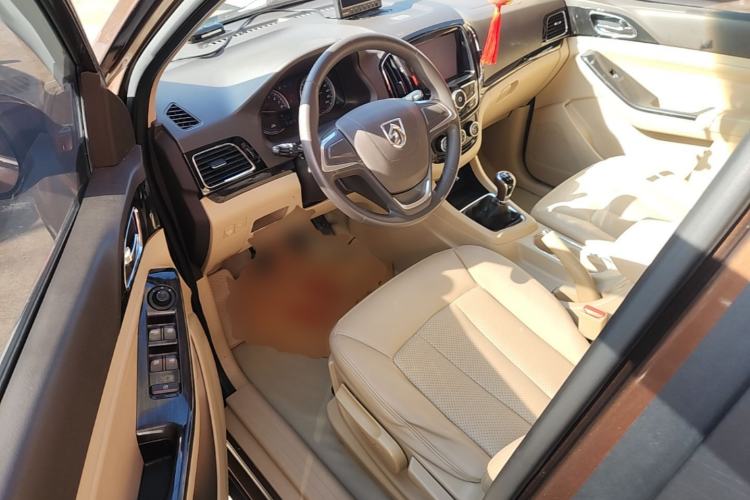 Used Baojun 730 2014 1.5L manual Comfort ESP version 7 seats Driver Seat