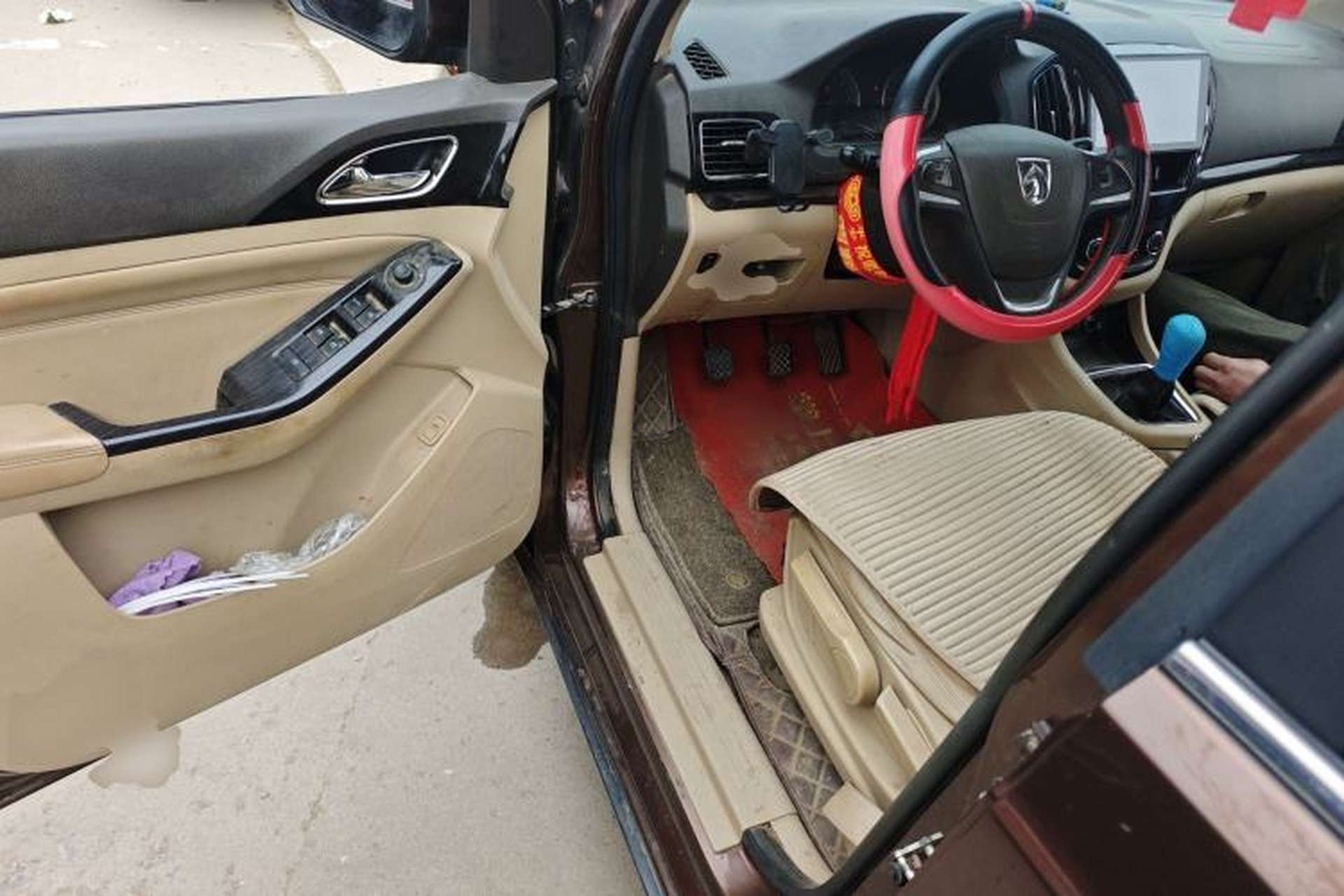 Used Baojun 730 2014 1.5L manual luxury trim 7 seats Driver Seat