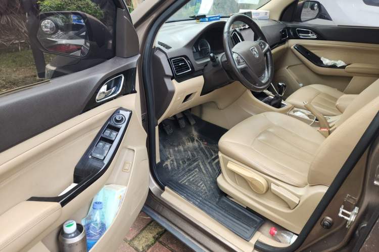 Used Baojun 730 2014 1.5L Manual Luxury Navigation ESP Version 7 Seats Driver Seat