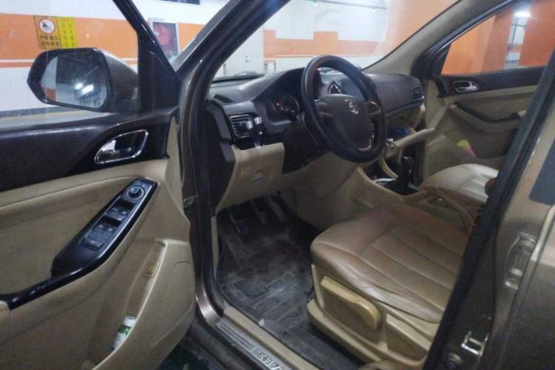 Used Baojun 730 2014 1.5L manual Comfort ESP version 7 seats Driver Seat