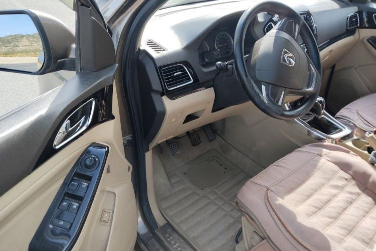 Used Baojun 730 2014 1.5L manual Comfort version 7 seats Driver Seat