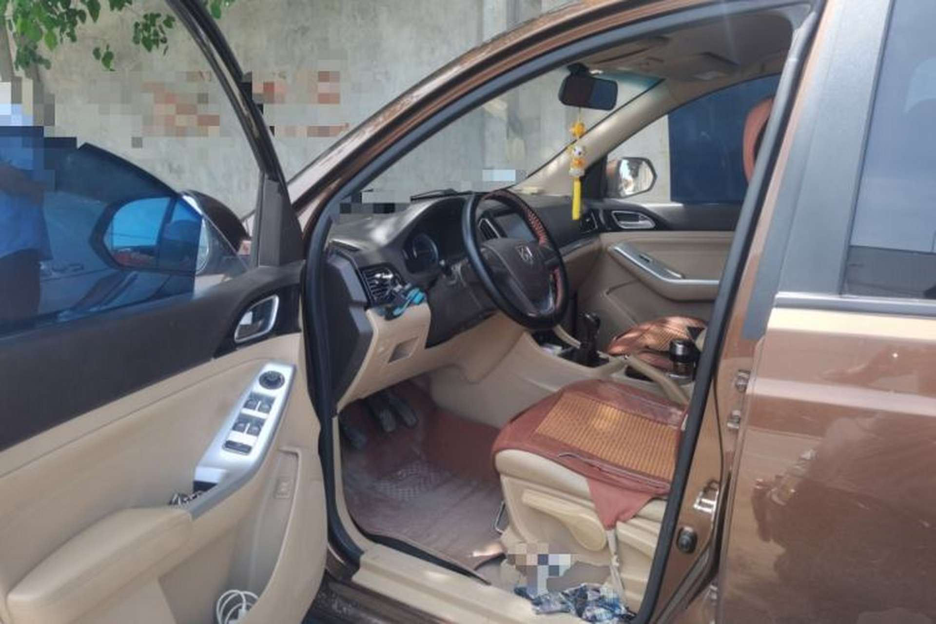 Used Baojun 730 2014 1.5L manual standard trim 7 seats Driver Seat