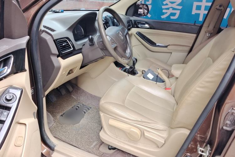 Used Baojun 730 2014 1.5L manual Comfort version 7 seats Driver Seat